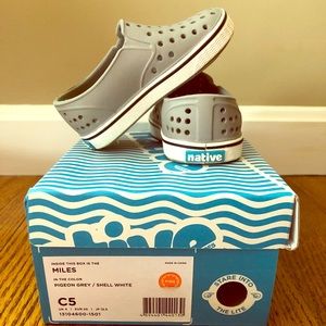 *LIKE NEW* Toddler Native Miles Size C5